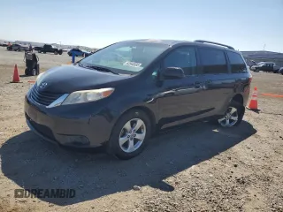 2017 Toyota Sienna LE Auto Access Seat z VIN 5TDKZ3DC4HS792621, wystawiony jako Copart lot #63948895 z przebiegiem 219 214 mil mil oraz Szkoda całkowita • Salvage title. Historia ofert i sprzedaży dostępna na DreamBid. Obrazek 1.