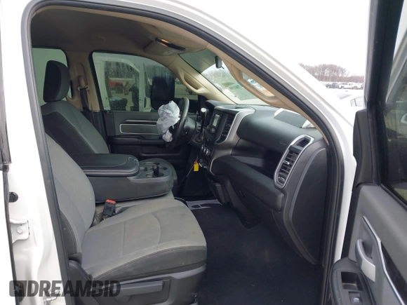 2019 Ram 2500 Big Horn with VIN 3C6UR5JL5KG703032, listed as a IAAI auction lot 41700190 with 90,215 mi miles. Bid and sale history available at carsss.com. Image 5.