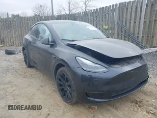 2024 Tesla Model Y with VIN 7SAYGDED6RF190762, listed as a IAAI auction lot 41800763 with 12,644 mi miles and . Bid and sale history available at DreamBid. Image 1.