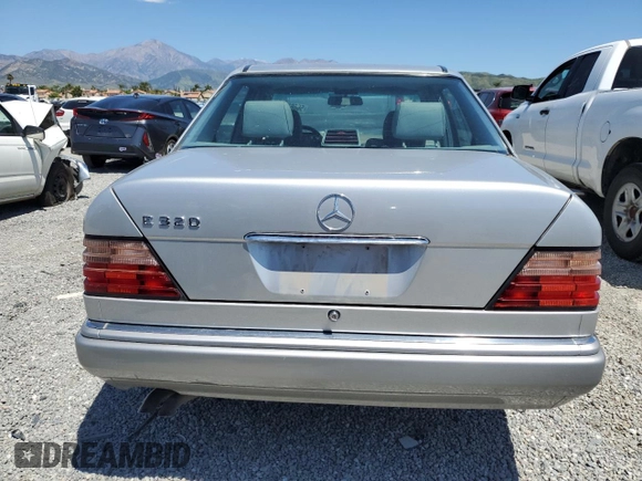 1994 Mercedes-Benz E 320 with VIN WDBEA32E7RC050885, listed as a Copart auction lot 56667795 with 175,701 mi miles and Clean Title. Bid and sale history available at DreamBid. Image 6.