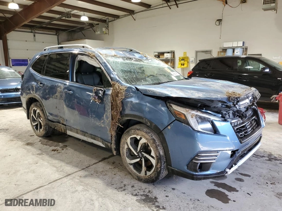 2022 Subaru Forester Touring with VIN JF2SKARC6NH528822, listed as a Copart auction lot 44236455 with 35,190 mi miles and Salvage Title. Bid and sale history available at carsss.com. Image 4.
