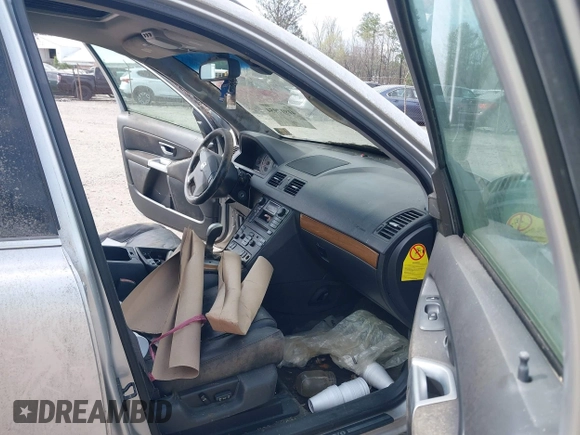 2004 Volvo XC90 with VIN YV1CZ59H641080004, listed as a IAAI auction lot 41917954 with 201,703 mi miles. Bid and sale history available at carsss.com. Image 5.