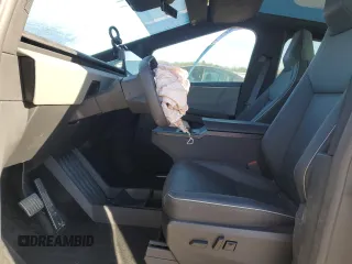 2024 Tesla Cybertruck Cyberbeast z VIN 7G2CEHEE8RA037002, wystawiony jako Copart lot #41739945 z przebiegiem Nie podano mil oraz Szkoda całkowita • Salvage title. Historia ofert i sprzedaży dostępna na DreamBid. Obrazek 7.
