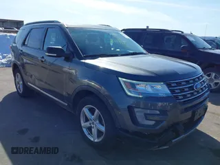 2017 Ford Explorer XLT z VIN 1FM5K8DHXHGB48783, wystawiony jako IAAI lot #41771686 z przebiegiem 104 809 mil mil oraz . Historia ofert i sprzedaży dostępna na DreamBid. Obrazek 1.