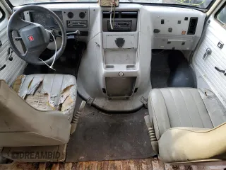 1992 GMC Vandura z VIN 2GTGG39KXN4515226, wystawiony jako Copart lot #85211254 z przebiegiem 594 809 mil mil oraz Szkody całkowita. Historia ofert i sprzedaży dostępna na DreamBid. Obrazek 8.