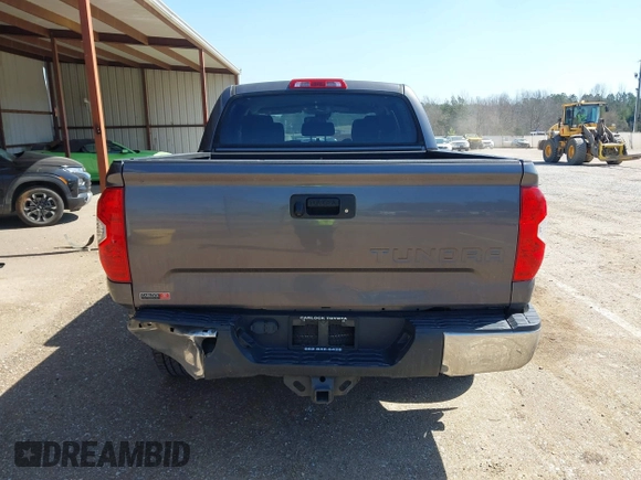 2018 Toyota Tundra 2WD SR5 with VIN 5TFEY5F19JX229779, listed as a IAAI auction lot 41718984 with 272,351 mi miles. Bid and sale history available at carsss.com. Image 17.