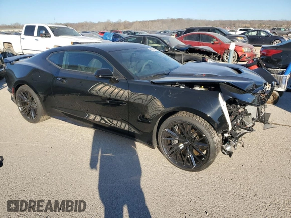 2023 Chevrolet Camaro ZL1 z VIN 1G1FK1R62P0135825, wystawiony jako Copart lot #84081194 z przebiegiem 57 719 mil mil oraz Szkody całkowita. Historia ofert i sprzedaży dostępna na DreamBid. Obrazek 4.