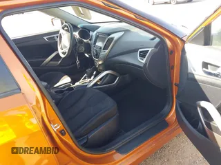 2012 Hyundai Veloster w/Gray Int с VIN KMHTC6AD8CU075076, выставлен на аукционе IAAI как лот 42345469 с пробегом 154 462 миль миль и . История ставок и продаж доступна на DreamBid. Изображение 5.