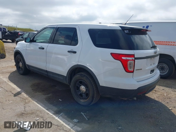 2013 Ford Utility Police Interceptor with VIN 1FM5K8AR1DGC63408, listed as a IAAI auction lot 42075944 with 155,382 mi miles. Bid and sale history available at carsss.com. Image 3.