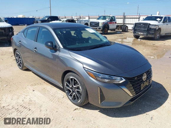 2025 Nissan Sentra SR z VIN 3N1AB8DV8SY309598, wystawiony jako IAAI lot #42460527 z przebiegiem 3 690 mil mil oraz . Historia ofert i sprzedaży dostępna na DreamBid. Obrazek 1.