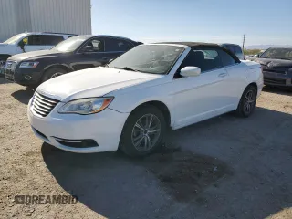 2012 Chrysler 200 Touring z VIN 1C3BCBEB2CN215834, wystawiony jako Copart lot #54797095 z przebiegiem 151 821 mil mil oraz Szkoda całkowita • Salvage title. Historia ofert i sprzedaży dostępna na DreamBid. Obrazek 1.