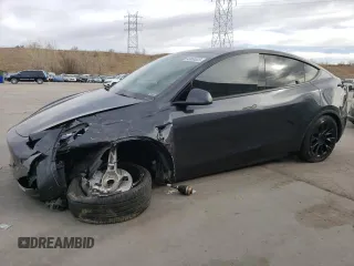 2024 Tesla Model Y Long Range with VIN 7SAYGAEE5RF038446, listed as a Copart auction lot 48868025 with 10,410 mi miles and Salvage Title. Bid and sale history available at DreamBid. Image 1.