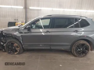 2024 Volkswagen Tiguan SE R-Line Black с VIN 3VV8B7AX8RM090818, выставлен на аукционе IAAI как лот 42123399 с пробегом 10 846 миль миль и . История ставок и продаж доступна на DreamBid. Изображение 15.