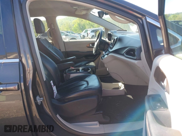 2018 Chrysler Pacifica Touring L with VIN 2C4RC1BG1JR112084, listed as a IAAI auction lot 42206441 with 163,952 mi miles and . Bid and sale history available at DreamBid. Image 5.