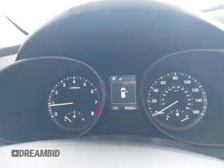 2018 Hyundai Santa Fe 2.4L z VIN 5NMZU3LB9JH083018, wystawiony jako IAAI lot #42205310 z przebiegiem 65 504 mil mil oraz . Historia ofert i sprzedaży dostępna na DreamBid. Obrazek 7.