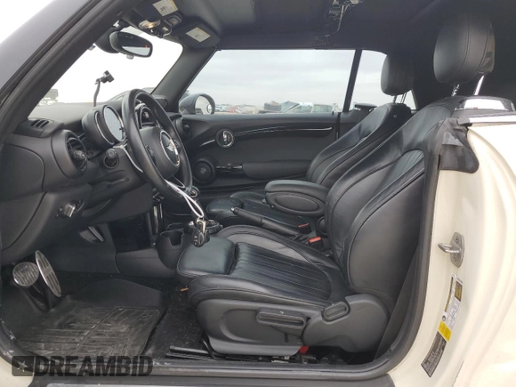 2017 MINI Convertible Cooper S z VIN WMWWG9C52H3C22972, wystawiony jako Copart lot #87302554 z przebiegiem 83 123 mil mil oraz Szkoda całkowita • Salvage title. Historia ofert i sprzedaży dostępna na DreamBid. Obrazek 7.