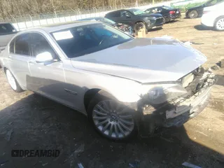 2012 BMW 7 Series 750Li with VIN WBAKB8C56CC962425, listed as a IAAI auction lot 32792385 with 114,092 mi miles. Bid and sale history available at carsss.com. Image 1.