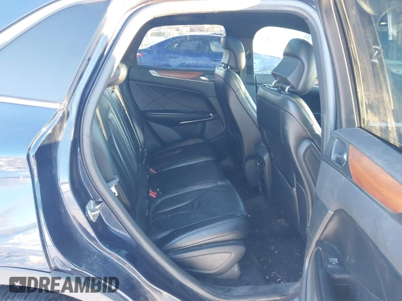 2017 Lincoln MKC Reserve with VIN 5LMTJ3DHXHUL03246, listed as a IAAI auction lot 41300071 with 125,326 mi miles. Bid and sale history available at carsss.com. Image 8.
