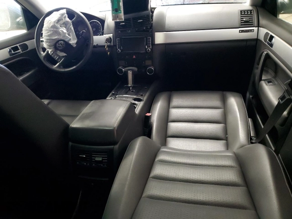 2009 Volkswagen Touareg VR6 с VIN WVGBE77L79D012196, выставлен на аукционе Copart как лот 52022545 с пробегом Не указан миль и Списание • Salvage title. История ставок и продаж доступна на DreamBid. Изображение 8.