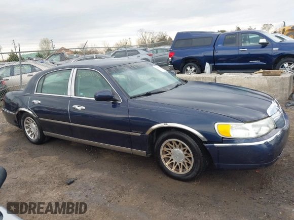 2001 Lincoln Town Car Signature with VIN 1LNHM82W61Y733577, listed as a IAAI auction lot 41899175 with 105,083 mi miles and . Bid and sale history available at DreamBid. Image 13.