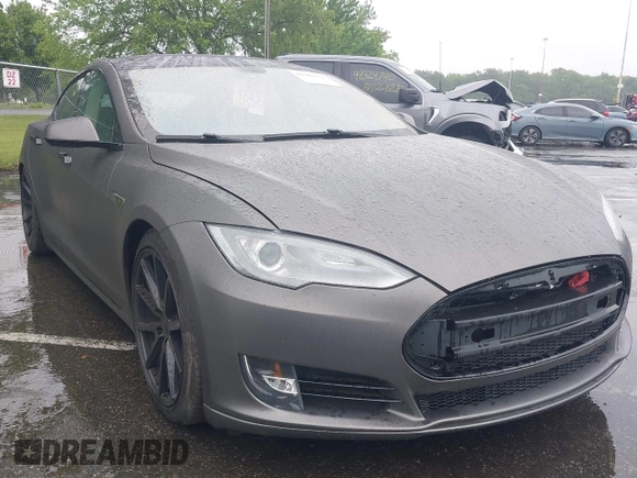 2013 Tesla Model S с VIN 5YJSA1DN4DFP09961, выставлен на аукционе IAAI как лот 42304508 с пробегом 90 648 миль миль и . История ставок и продаж доступна на DreamBid. Изображение 1.