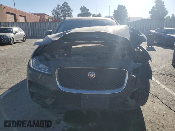 2018 Jaguar F-Pace 25t Premium with VIN SADCJ2FX4JA267748, listed as a Copart auction lot 48262585 with 61,234 mi miles and Clean Title. Bid and sale history available at DreamBid. Image 5.