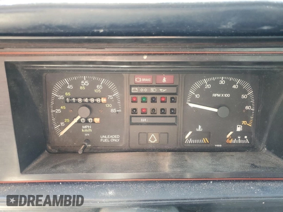 1982 Volkswagen Rabbit z VIN 1MB0174CV060266, wystawiony jako Copart lot #49385145 z przebiegiem 118 498 mil mil oraz Szkoda całkowita • Salvage title. Historia ofert i sprzedaży dostępna na DreamBid. Obrazek 9.