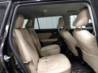 2022 Toyota Highlander XLE with VIN 5TDGZRBHXNS201422, listed as a Copart auction lot 88064145 with 66,166 mi miles and Salvage Title. Bid and sale history available at carsss.com. Image 11.