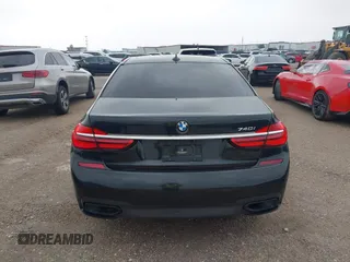 2017 BMW 7 Series 740i z VIN WBA7E2C36HG741092, wystawiony jako IAAI lot #42029625 z przebiegiem 60 389 mil mil oraz . Historia ofert i sprzedaży dostępna na DreamBid. Obrazek 16.