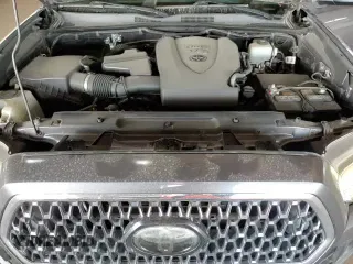 2018 Toyota Tacoma SR5 с VIN 5TFSZ5AN9JX152289, выставлен на аукционе Copart как лот 52823355 с пробегом 93 870 миль миль и Списание • Salvage title. История ставок и продаж доступна на DreamBid. Изображение 13.