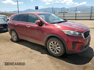 2019 Kia Sorento LX z VIN 5XYPGDA32KG459358, wystawiony jako Copart lot #61191425 z przebiegiem 178 369 mil mil oraz Czysty tytuł • Clean title. Historia ofert i sprzedaży dostępna na DreamBid. Obrazek 4.