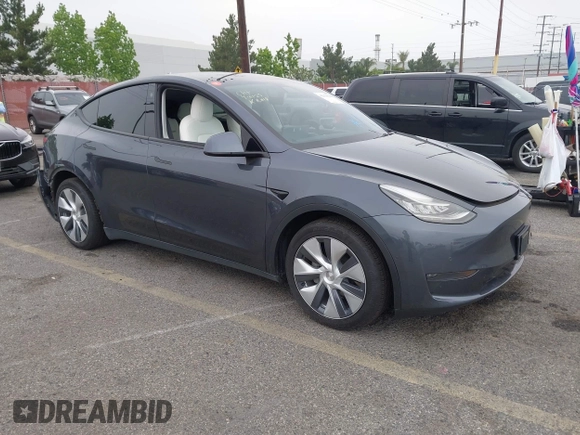 2021 Tesla Model Y Long Range with VIN 5YJYGDEEXMF092901, listed as a IAAI auction lot 42164866 with 61,240 mi miles and . Bid and sale history available at carsss.com. Image 1.