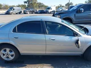 2005 Dodge Stratus SXT z VIN 1B3EL46R65N617926, wystawiony jako IAAI lot #41658286 z przebiegiem 75 030 mil mil oraz . Historia ofert i sprzedaży dostępna na DreamBid. Obrazek 14.