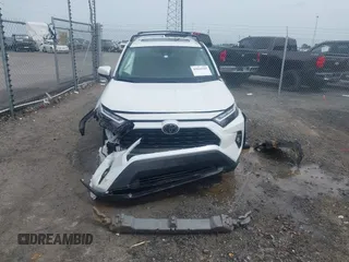 2024 Toyota RAV4 XLE Premium z VIN 2T3C1RFV3RW311870, wystawiony jako IAAI lot #42066945 z przebiegiem 16 237 mil mil oraz . Historia ofert i sprzedaży dostępna na DreamBid. Obrazek 12.