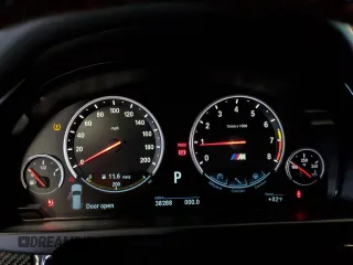 2018 BMW X5 M z VIN 5YMKT6C56J0Y83959, wystawiony jako Copart lot #58057203 z przebiegiem 38 288 mil mil oraz . Historia ofert i sprzedaży dostępna na DreamBid. Obrazek 9.