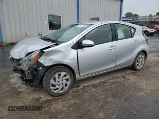 2015 Toyota Prius One z VIN JTDKDTB34F1577820, wystawiony jako Copart lot #55874135 z przebiegiem 62 165 mil mil oraz Szkoda całkowita • Salvage title. Historia ofert i sprzedaży dostępna na DreamBid. Obrazek 1.