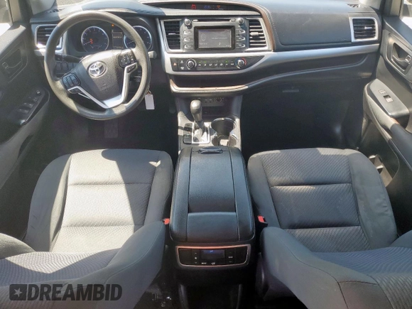 2019 Toyota Highlander LE z VIN 5TDZZRFH0KS324788, wystawiony jako Copart lot #56583055 z przebiegiem 167 001 mil mil oraz Szkoda całkowita • Salvage title. Historia ofert i sprzedaży dostępna na DreamBid. Obrazek 8.