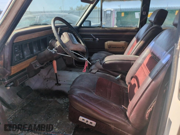 1987 Jeep Grand Wagoneer с VIN 1JCNJ15UXHT013691, выставлен на аукционе Copart как лот 59439595 с пробегом 174 941 миль миль и Чистый • Clean title. История ставок и продаж доступна на DreamBid. Изображение 7.