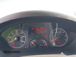 2018 Ram ProMaster Cargo z VIN 3C6TRVDG5JE146918, wystawiony jako IAAI lot #42086347 z przebiegiem 95 277 mil mil oraz . Historia ofert i sprzedaży dostępna na DreamBid. Obrazek 7.