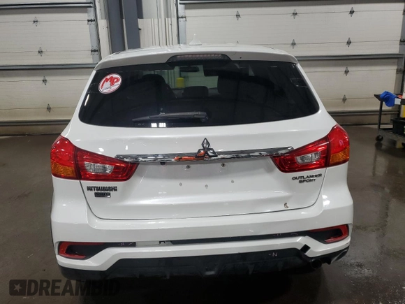 2018 Mitsubishi Outlander ES z VIN JA4AP3AUXJU016309, wystawiony jako Copart lot #58558895 z przebiegiem 68 421 mil mil oraz Szkoda całkowita • Salvage title. Historia ofert i sprzedaży dostępna na DreamBid. Obrazek 6.