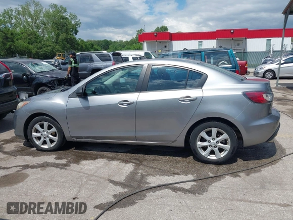 2011 Mazda 3 i Touring z VIN JM1BL1VG2B1442643, wystawiony jako IAAI lot #42145394 z przebiegiem 145 550 mil mil oraz . Historia ofert i sprzedaży dostępna na DreamBid. Obrazek 14.