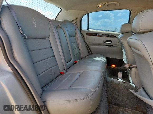 2000 Lincoln Town Car Signature with VIN 1LNHM82W9YY774120, listed as a Copart auction lot 59328725 with 137,910 mi miles and Salvage title. Bid and sale history available at DreamBid. Image 10.