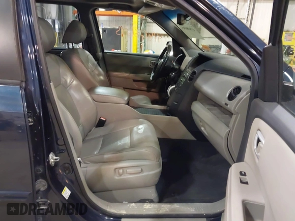 2011 Honda Pilot EX-L with VIN 5FNYF4H52BB038651, listed as a IAAI auction lot 41868695 with 281,683 mi miles. Bid and sale history available at carsss.com. Image 5.