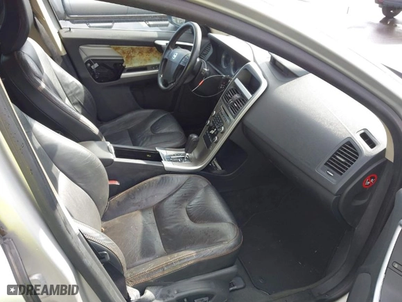 2010 Volvo XC60 3.0T with VIN YV4992DZ1A2029821, listed as a IAAI auction lot 41626256 with 125,795 mi miles. Bid and sale history available at carsss.com. Image 5.