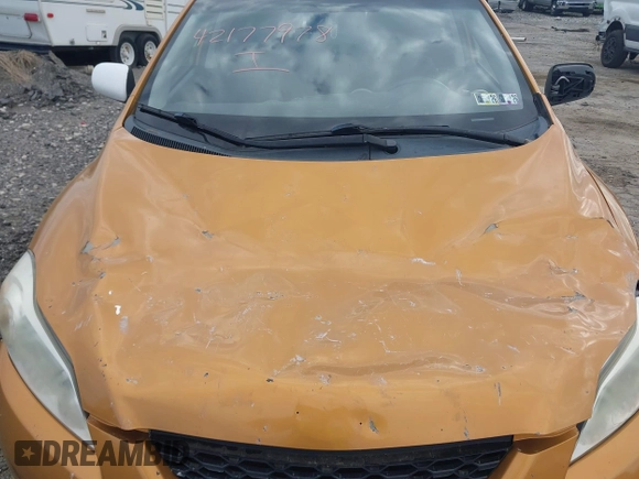2009 Toyota Matrix z VIN 2T1KU40E29C012878, wystawiony jako IAAI lot #42177978 z przebiegiem 119 897 mil mil oraz . Historia ofert i sprzedaży dostępna na DreamBid. Obrazek 6.