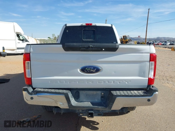 2019 Ford F-250 XL z VIN 1FT7W2BT0KED54168, wystawiony jako IAAI lot #42072597 z przebiegiem 303 604 mil mil oraz . Historia ofert i sprzedaży dostępna na DreamBid. Obrazek 16.