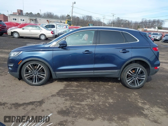 2017 Lincoln MKC Reserve z VIN 5LMTJ3DH0HUL70096, wystawiony jako IAAI lot #41621892 z przebiegiem 115 071 mil mil oraz . Historia ofert i sprzedaży dostępna na DreamBid. Obrazek 14.