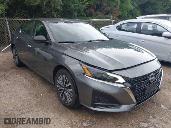 2025 Nissan Altima SV z VIN 1N4BL4DV3SN372568, wystawiony jako IAAI lot #42429216 z przebiegiem 7 865 mil mil oraz . Historia ofert i sprzedaży dostępna na DreamBid. Obrazek 1.