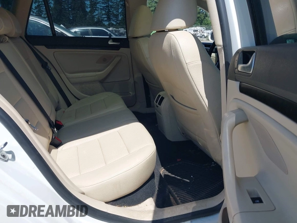 2014 Volkswagen Jetta TDI w/Sunroof & Nav with VIN 3VWPL7AJ2EM615172, listed as a IAAI auction lot 42809695 with 116,599 mi miles and . Bid and sale history available at DreamBid. Image 8.