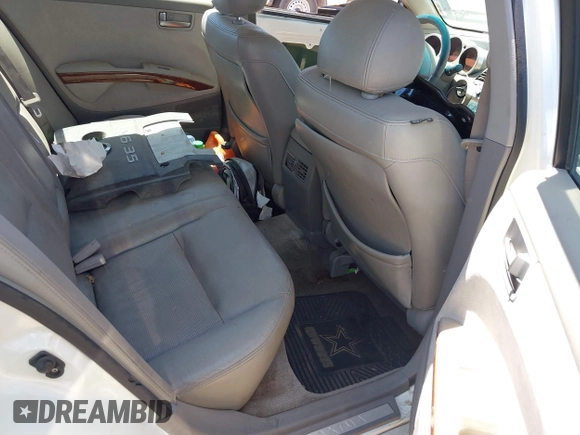 2004 Nissan Maxima SE with VIN 1N4BA41E44C882288, listed as a IAAI auction lot 42047495 with 323,753 mi miles. Bid and sale history available at carsss.com. Image 8.